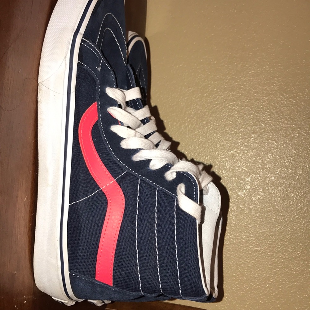 good condition a tad dirty but great shoe over all